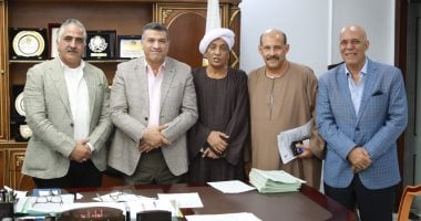 محافظ قنا يبحث مع أعضاء النواب والشيوخ تحسين الخدمات والاستجابة لمطالب المواطنين