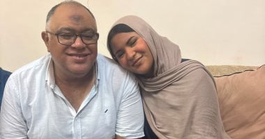 "وحياة قلبى وأفراحه".. الفرحة تنتشر فى منزل "روان إيهاب" الأولى أدبى بالثانوية العامة.. وتؤكد: رغم التفوق سألتحق بكلية الحقوق لأكون مستشارة.. ودعم الأسرة سر التفوق.. ووالدها: حياتها كانت الكتاب