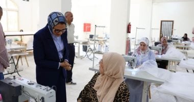 محافظ الوادي الجديد تتفقد بدء التشغيل التجريبي لأول مصنع لإنتاج شكائر زماط النخيل