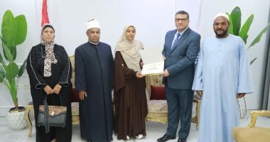 محافظ قنا يكرم أوائل المعاهد الأزهرية ويؤكد: التفوق ثمرة الجد والاجتهاد