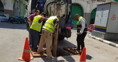 مياه القناة تواصل تطهير شبكات الصرف الصحى بحى الشرق فى بورسعيد