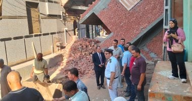 الأوقاف تغلق المسجد المقابل للمنزل المنهار بالدقهلية لحين الانتهاء من رفع الأنقاض