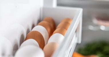 للحفاظ على جودتها.. 6 أطعمة لا تضعيها فى باب الثلاجة