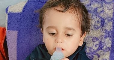 بين الإسهال المزمن وسوء التغذية وفشل النمو.. محمد صقر طفل من غزة يخوض معركة صامتة مع المرض والجوع في انتظار فرصة للحياة خارج القطاع.. ووالدته: ابني يذبل أمام عيني وكل ما أتمناه الحصول على فرصة للعلاج بالخارج