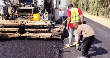 مجلس نصر النوبة بأسوان يتابع رصف طريق وادى العرب ورفع 20 طن مخلفات
