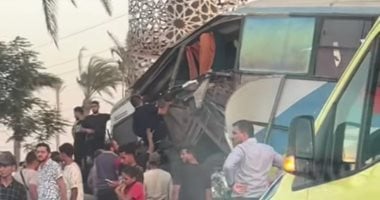 الحماية المدنية تستخرج متوفى و5 محتجزين بحادث أتوبيس طريق الواحات