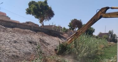 محافظ سوهاج يوجه بفحص استغاثة مواطن من إلقاء مخلفات في النيل بنطاق المحافظة