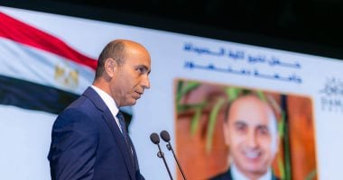 رئيس جامعة دمنهور يشهد حفل تخريج الدفعة التاسعة من طلاب كلية الصيدلة