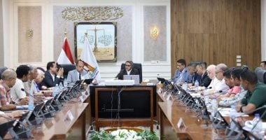 محافظ الوادى الجديد تترأس اجتماع مجلس إدارة صندوق استصلاح الأراضى