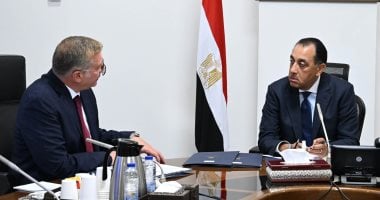 رئيس الوزراء يتابع مع وزير البترول عدداً من ملفات العمل