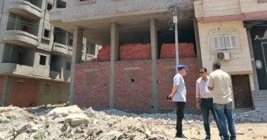 السكرتير العام المساعد بالدقهلية يفحص حالات البناء وإزالة المخالفات في طلخا