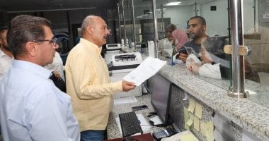 محافظ السويس يتابع شكاوى المواطنين بالمركز التكنولوجى ويوجه بحلها فورا