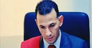 وشاح قاضٍ ومنصة حكم.. حيلة مستشار مزيف لخداع ضحاياه