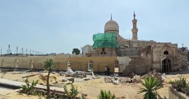 إعادة التاريخ للحاضر بالسيدة نفيسة.. ترميم قبة الخلفاء العباسيين ورفع 3 أمتار ردم غطت على مدخل ضريح السيدة نفيسة القديم.. محافظ القاهرة: التطوير الشامل يربط المزارات التاريخية ويحولها لأفضل الوجهات السياحية