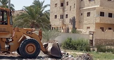 مجلس مدينة العريش يكثف حملات النظافة ويواصل رفع تراكمات القمامة 