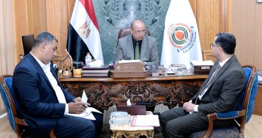 رئيس جامعة المنصورة يتابع منظومة استقبال الطلاب والاستعداد للعام الجديد