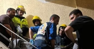 وزارة الداخلية تنقل مسنا مريضا لمستشفى بالقاهرة فى مشهد إنسانى