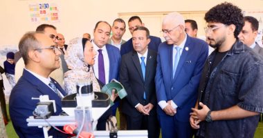 محافظ المنوفية ورئيس الجامعة يفتتحان معرض المشروعات الطلابية بكلية الهندسة