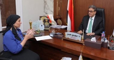 نقيب الأطباء البيطريين في حوار خاص لـ"اليوم السابع" يواجه خرافات "السوشيال ميديا": حقن الدواجن بالهرمونات "مستحيل" وتغذيتها نباتية 100%.. والانتخاب الوراثي سر وصول "الفرخة" لوزنها في 40 يوما