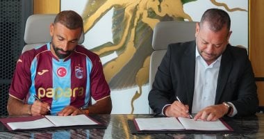 محمد صلاح يوقع عقود انتقاله لـ طرابزون سبور