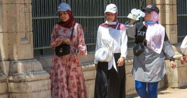 شمس أغسطس.. حيل المواطنين لمواجهة الحر