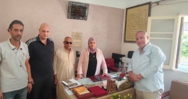 تسليم التبرعات المالية لأسر العقار المنهار  في الغربية.. فيديو