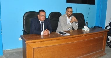 وكيل صحة سوهاج يعقد اجتماعًا مع مديري الإدارات لاستعراض سياسات العمل