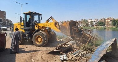 استمرار حملات إزالة التعديات بمحيط ترعة كاسل بمدينة كوم أمبو