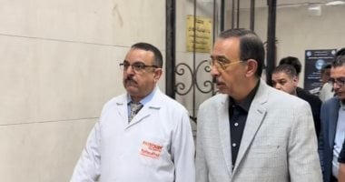 محافظ سوهاج يزور الطفل «محمود شادى» ويوجه بنقله فورا لتلقى العلاج