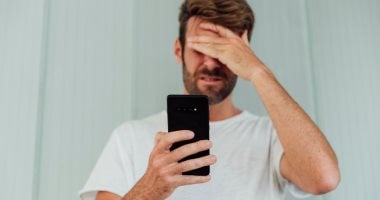 المكالمات والطبخ واستلام الطلبات.. 7 عادات يعتبرها جيل زد مهام صعبة