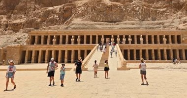جانب من زيارات الأجانب فى معبد حتشبسوت بالدير البحرى