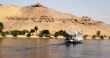جبل أبو الهوا.. أسرار النبلاء على ضفاف النيل بأسوان.. مقابر تحكى تاريخ حكام الجنوب.. جبانة أثرية حفظت سيرة كبار رجال الدولة.. النقوش تكشف تفاصيل الحياة فى مصر القديمة.. وبانوراما استثنائية من أعلى الجبل.. صور