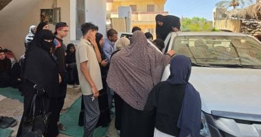 نقل والدة ضحيتى حادث الإسماعيلية إلى المستشفى بالشرقية.. صور