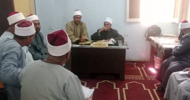 مدير أوقاف الأقصر يعقد اجتماع بمديري الإدارات الفرعية لمتابعة سير العمل