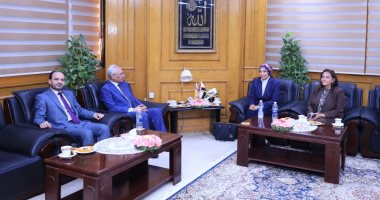 رئيسا جامعة المنيا والأقصر يبحثان تعزيز التعاون الأكاديمي بين الجامعتين