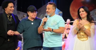 إيهاب فهمى يتابع «ابن الأصول» فى موسمه الجديد على مسرح ميامى