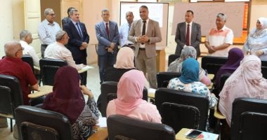 وكيل تعليم الوادى الجديد يتفقد فعاليات البرنامج التدريبى على المناهج المطورة للرياضيات