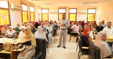 وكيل تعليم الوادى الجديد يتابع فعاليات تدريب معلمى الرياضيات على المناهج المطورة
