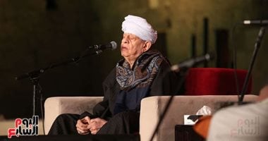 ياسين التهامي يشعل أجواء مهرجان القلعة بوصلة من الابتهالات والمدائح