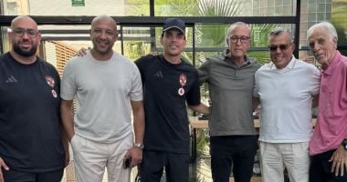 رئيس المغرب الفاسي يزور بعثة الأهلي قبل لقاء برشلونة - اليوم السابع