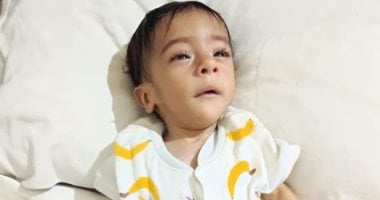 خليل بهادر.. رضيع لم يتجاوز 7 أشهر يواجه الموت داخل غزة.. فقد توأمه بعد رحلة مع المرض ويصارع وحده من أجل الحياة.. أسرته تنتظر فتح الطريق أمام سفره للعلاج قبل أن يسرق المرض منه الفرصة الأخيرة للنجاة