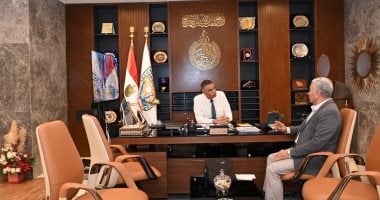 محافظ جنوب سيناء يبحث مشروعات المياه والصرف وحل نهائى لانقطاع المياه بنويبع