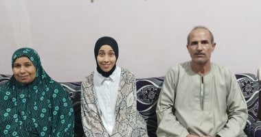 سارة مع أسرتها 