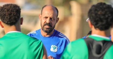 الحسينى أبو قمر ومحمد موسى يجتمعان بلاعبى المصرى لتحفيزهم قبل انطلاق الدورى - اليوم السابع