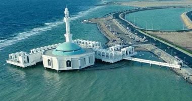 مسجد الرحمة بجدة.. التقاء فن العمارة الإسلامية بزرقة البحر الأحمر