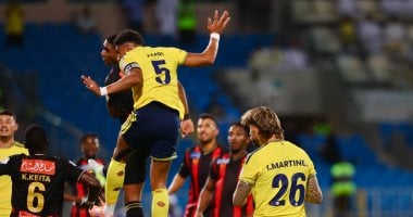 الرياض ضد النصر.. العالمى يتفوق بثنائية العمرى وأنجيلو بالشوط الأول