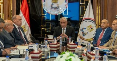"جمبلاط" يتابع الموقف التنفيذى لخطط تطوير الشركات المصنعة للذخائر