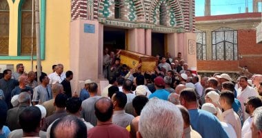 أهالى البحيرة يشيعون جنازة ضابط شرطة استشهد فى حادث مرورى بالجيزة
