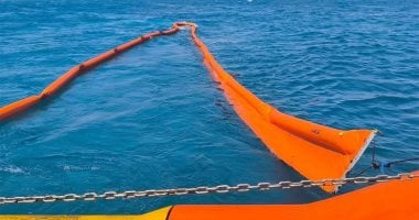 جنوب سيناء تكثف جهودها لاحتواء تسرب زيتي بالمنطقة البحرية لرأس بدران