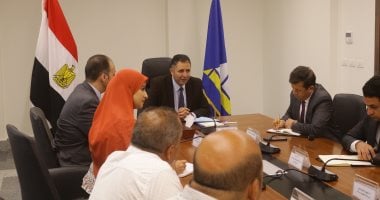 محافظ دمياط يناقش تشغيل لوحة 4 وتوصيل الكهرباء بالامتداد العمراني برأس البر